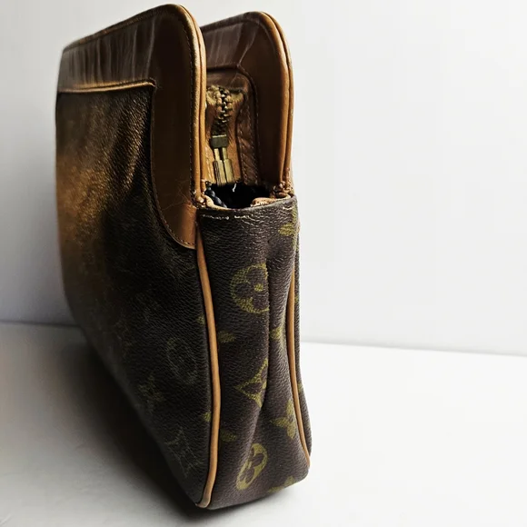 Vintage 1980s Louis Vuitton Monogram Shoulder Bag • Classic LV Brown Canvas Bag - Picture 3 of 9